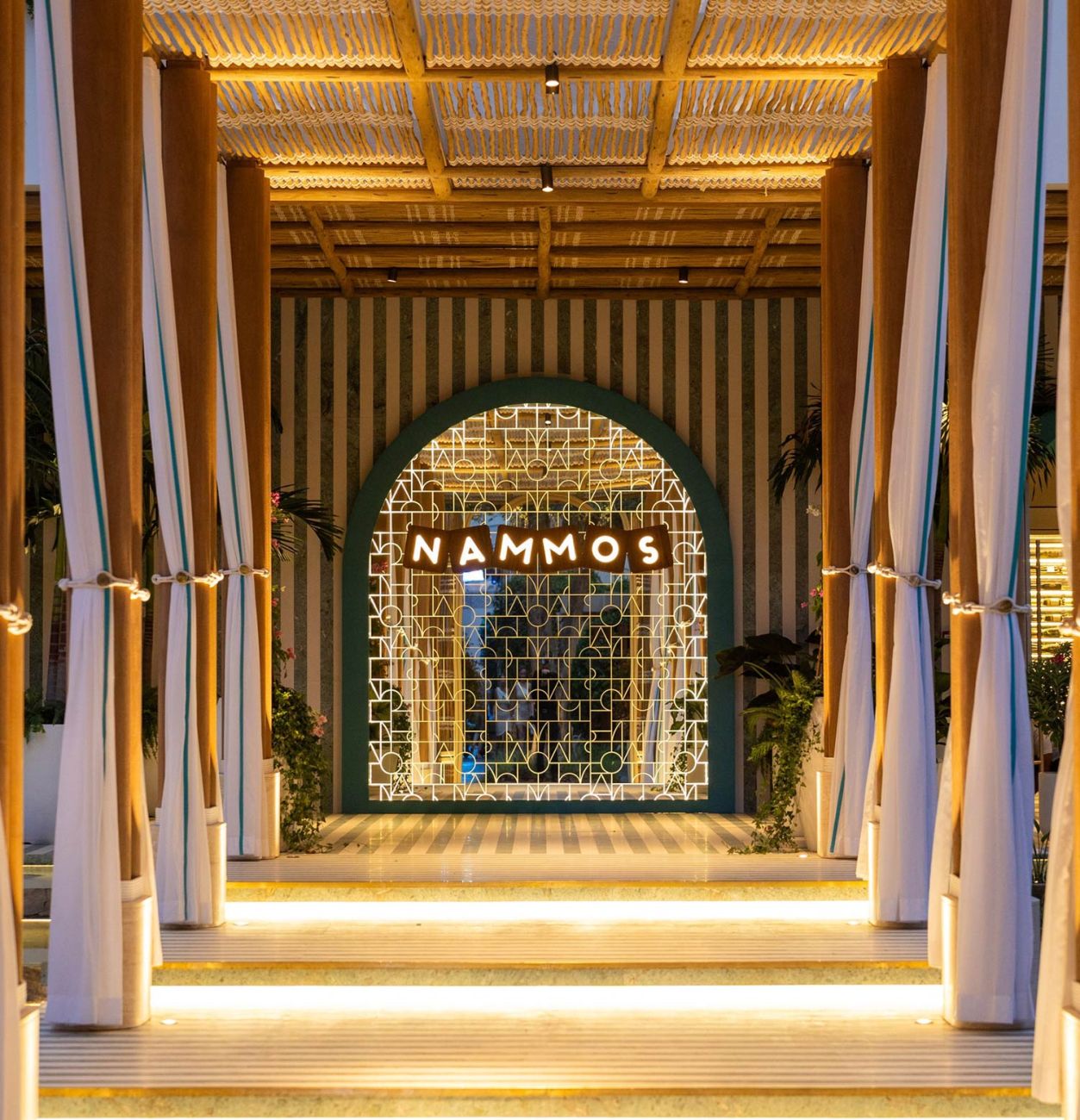 Ambiance sunset de NAMMOS Dubai